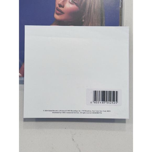 Sabrina Carpenter KISS On Front Short N’ Sweet Signed Photo And Signed Card - #3 - Picture 6 of 8